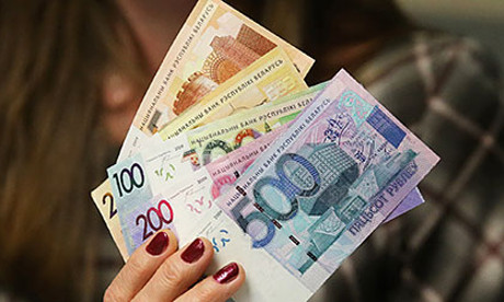 Средняя зарплата жителей Брестской области держится шестой месяц подряд больше $500