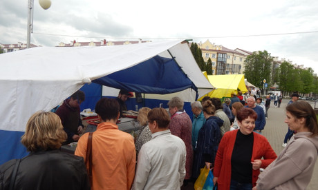 Фотофакт: ярмарка в шатрах Global проходит в центре Пинска